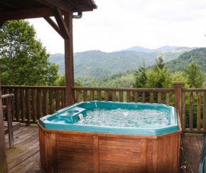 Cliffside - Pet-Friendly Cabin with Outdoor Hot Tub Overlooking Panoramic Views